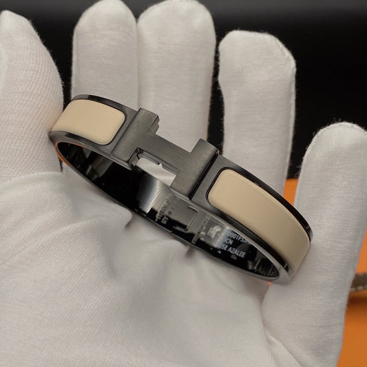 ¡®AuraJewelry¡¯H BRACELET 12MM BLACK BEIGE CERAMIC